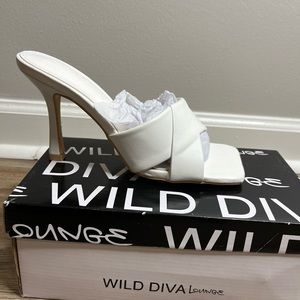 Ladies sandals size 7 Never worn Man Made Material